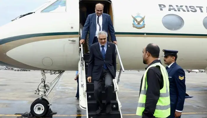 نائب وزيراعظم ۽ پرڏيهي وزير اسحاق ڊار سرڪاري دوري تي لنڊن پهچي ويو